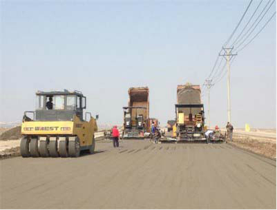 專業(yè)承攬無機(jī)料攤鋪